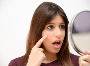 EVO ŠTA SE DESI KAD SE UBRIZGAJU FILERI OKO OČIJU! Katastrofalne posledice, lekari upozoravaju: U ove 4 tačke ih nikako ne stavljajte!