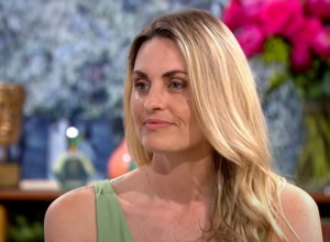 POSLE POROĐAJA SAM U TRENU SMRŠALA 15 KILOGRAMA, potreban vam je samo muž! Atraktivna plavuša otkrila tajnu vitkog izgleda, njeni pratioci u šoku!