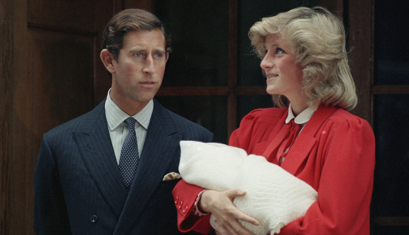 JEDAN ČOVEK ČUVAO JE "TAJNU DEVOJKU" ZA ČARLSA! Princ Hari izneo nove šokantne detalje o životu svoje porodice, prvi put progovorio i o sobi koju je delio s Vilijamom!