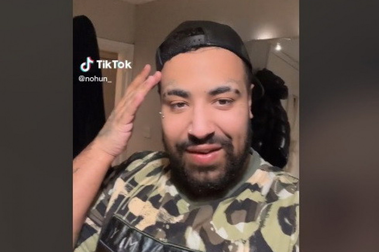 UNAKAŽEN ČUVENI TIKTOKER: Želeo sam tetovažu na čelu, a dobio užas, kako je otok nestajao postajalo je sve gore! (VIDEO)