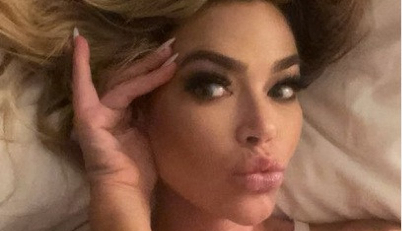 GLUMICA I NJENA ĆERKA NA SAJTU ZA ODRASLE:  Razotkrila ih prijateljica pa progovorila o svim provokativnim detaljima sa snimaka ( FOTO)