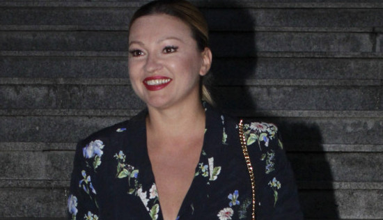 NINA BADRIĆ IZGLEDA IZAZOVNIJE NEGO IKADA A ZA TO JE ZASLUŽAN NOVAK ĐOKOVIĆ: Pevačicu u ovakvom izdanju još niste videli (FOTO)