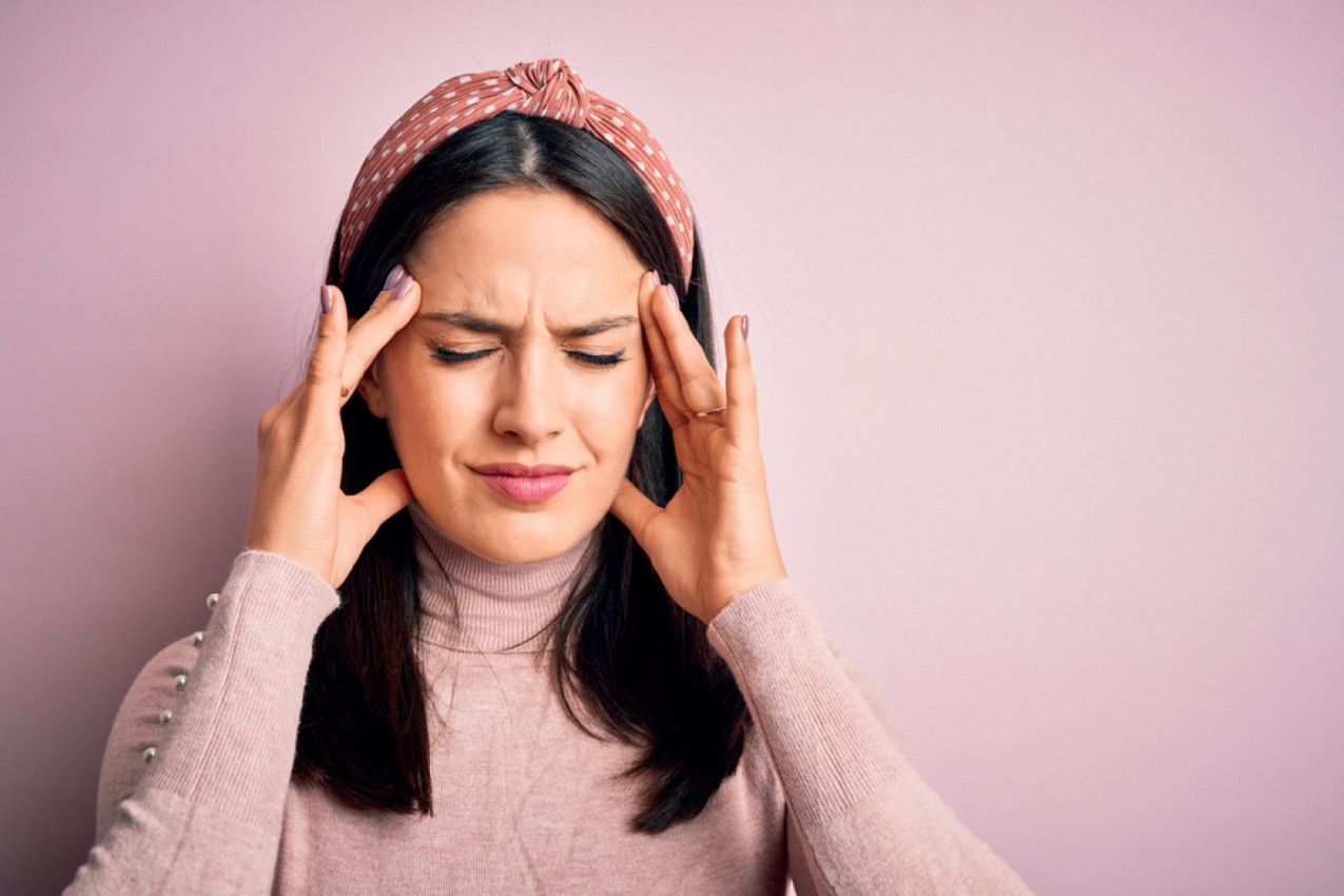 EFIKASNI LEKOVI PROTIV MIGRENE:  Ublažite bol na prirodan način ( FOTO)
