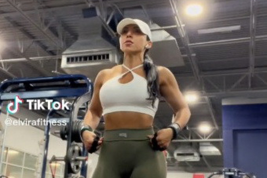 SPREDA IZGLEDA NORMALNO, ALI KADA SE OKRENE PRIZOR JE ZAPREPAŠĆUJUĆ! Poznata Tiktokerka ne može na miru da trenira u teretani od radoznalih pogleda! (FOTO/VIDEO)