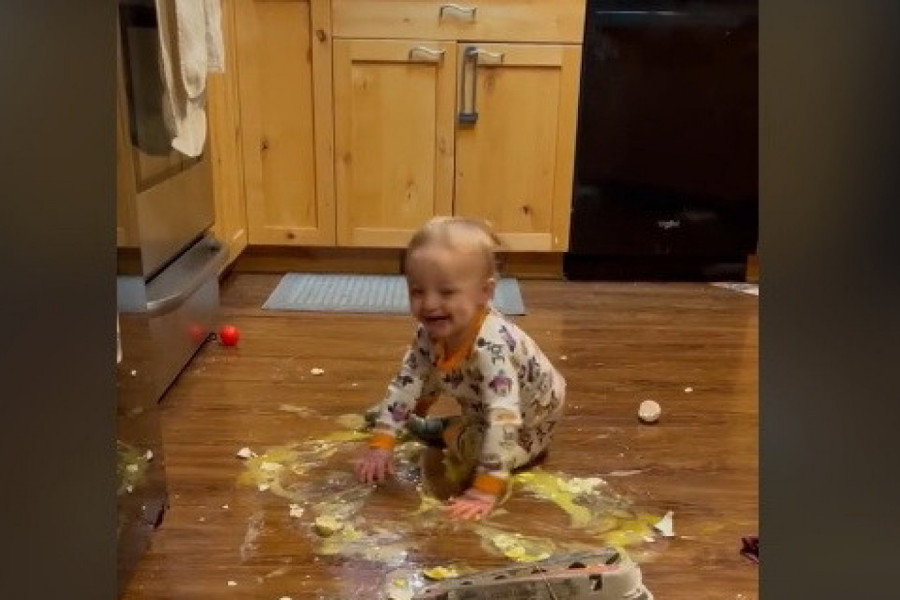 OSTAVILA JE DETE SAMO U KUHINJI, A KAD SE VRATILA DOŽIVELA JE ŠOK! Majka podelila nestvaran prizor, pa razapeta na društvenim mrežama! (VIDEO)