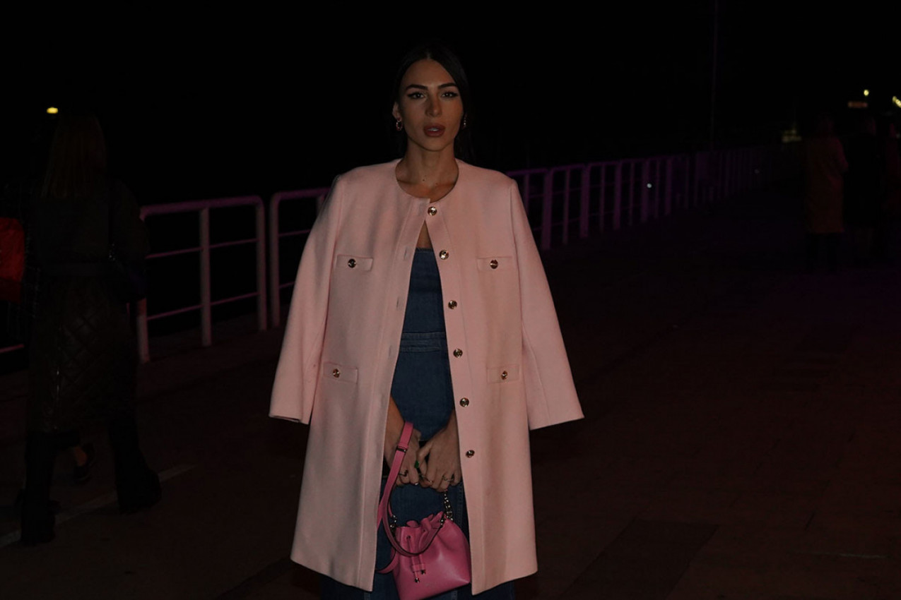 SVI GLEDAJU U ANASTASIJINE NOGE: Mlada pevačica opet privukla veliku pažnju (FOTO)