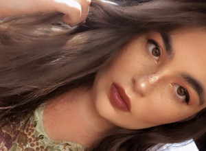 DA LI STE IKAD VIDELI OVAKVU DOMAĆICU? Njeni snimci su internet senzacija jer način na koji proživi prosečan dan nikoga ne ostavlja ravnodušnim (FOTO/VIDEO)