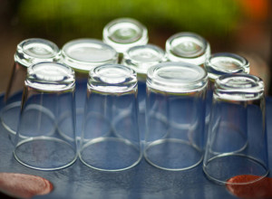 DA LI I VI OKREĆETE ČAŠE NAOPAKO DA SE SUŠE POSLE PRANJA? Stručnjaci upozoravaju: Odmah prestanite s tim (VIDEO)