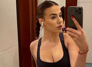 ŠTA NA OVO KAŽE TATA ČOLA? Ćerka čuvenog pevača u nikad izazovnijem izdanju, grudi, noge, usne, ne zna se u šta pre da se gleda! (FOTO)