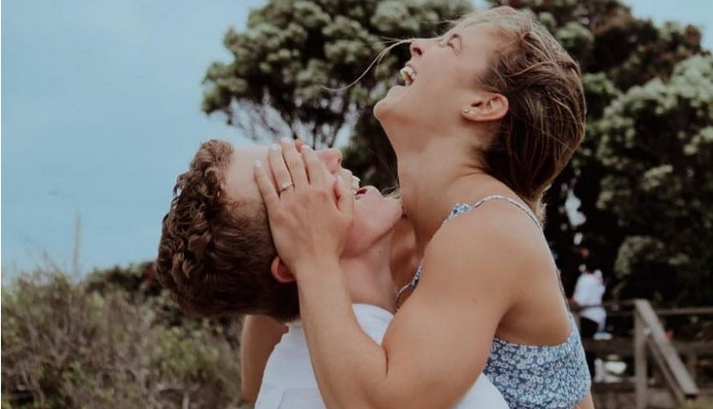 SARA I LUKA SU SE UPOZNALI PREKO INTERNETA, živeli su 14.000 kilometara od drugog, a onda je usledilo nešto što nisu ni sanjali!