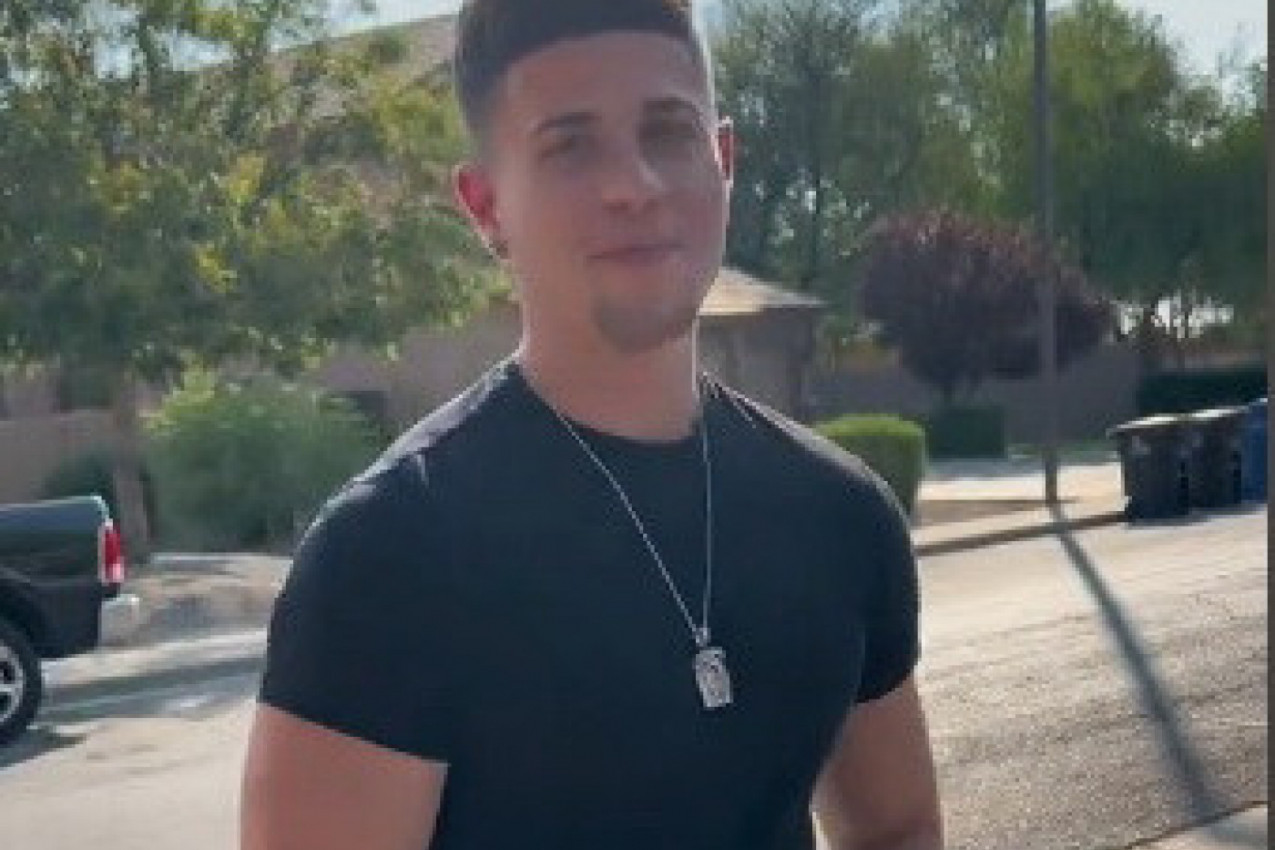 PRODAO JE AUTO DA BI PLATIO BOLNIČKE TROŠKOVE ZA PORODICU, a onda je jednog dana svratio do prijatelja: Navrle su mu suze na oči zbog onog što je tamo zatekao! (VIDEO)