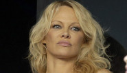 POKUŠALA SAM DA UBIJEM DADILJU, A SUTRADAN JE STRADALA! Šokantna ispovest Pamele Anderson obišla svet, progovorila i o zlostavljanju kada je imala samo 12 godina!