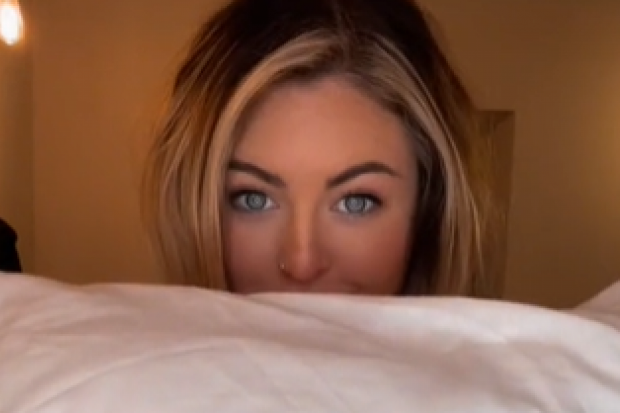 NARUČILA JE SPECIJALNI DONJI VEŠ ZA PRVU BRAČNU NOĆ: Reakcija njenog verenika kad ju je video ostavila je sve bez teksta! (FOTO/VIDEO)