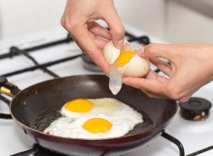 BUDITE OPREZNI PRI KUPOVINI NAMIRNICA: Ovako ćete znati da li su one provereno sveže!