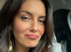 DA LI SE KILIBARDA TAJNO UDALA? Fotografije Marije i Branislava ispred manastira izazvale salve reakcija, svi im šalju podršku (FOTO)