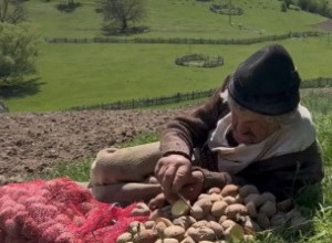 SAM I ZABORAVLJEN OD SVIH: Mukotrpan život ovog deke iz Rumunije rasplakao je javnost (VIDEO)