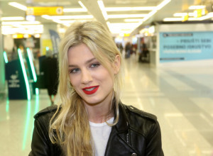 NEVENA BOŽOVIĆ KAKVU DOSAD NISMO VIDELI: Mlada pevačica iznenadila transformacijom, šta joj se desilo s telom? (FOTO)