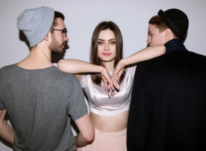 NAKON ŽURKE SA PRIJATELJIMA ZAVRŠILI SU ZAJEDNO U KREVETU: Posle strastvene noći izneo je ovaj šokantni predlog! (FOTO)