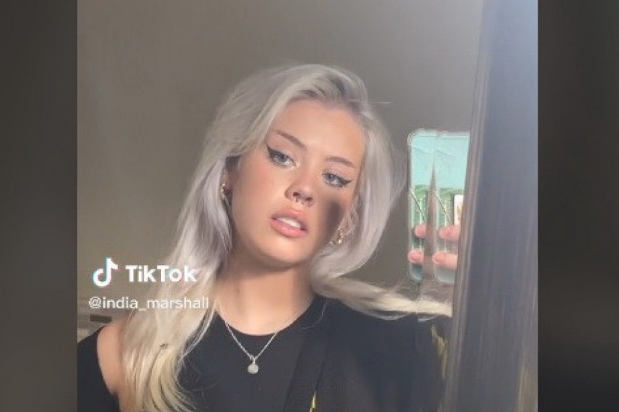 DOČEKALA JE SAMA DAN ZALJUBLJENIH, A ONDA JE PRED VRATIMA ZATEKLA PAKET: Doživela je šok, na ljubavnoj kartici videla je ime svog ZETA! (VIDEO)