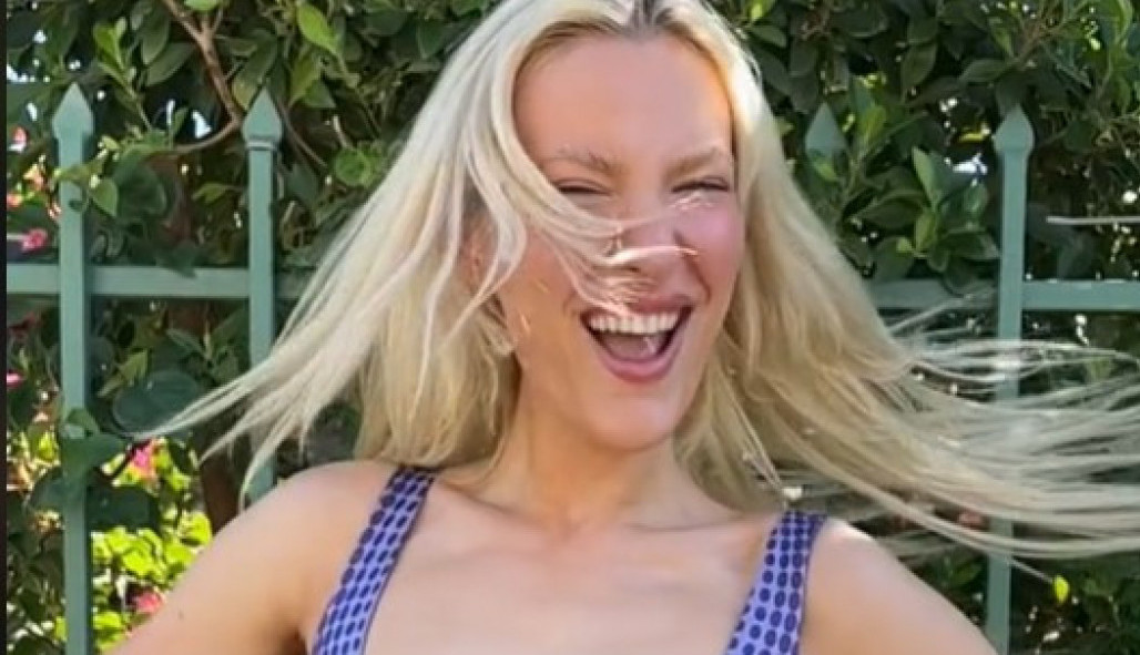 PLAVUŠA IZAZVALA BURU ZBOG IZGLEDA! Godinama nije nosila brushalter i evo šta joj se dogodilo! (FOTO)