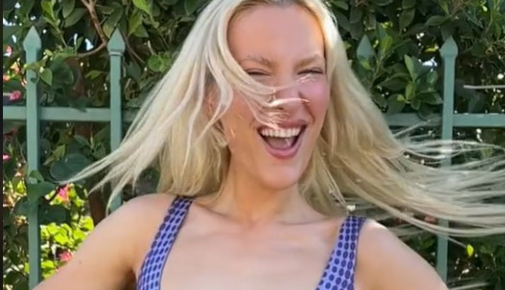 PLAVUŠA IZAZVALA BURU ZBOG IZGLEDA! Godinama nije nosila brushalter i evo šta joj se dogodilo! (FOTO)