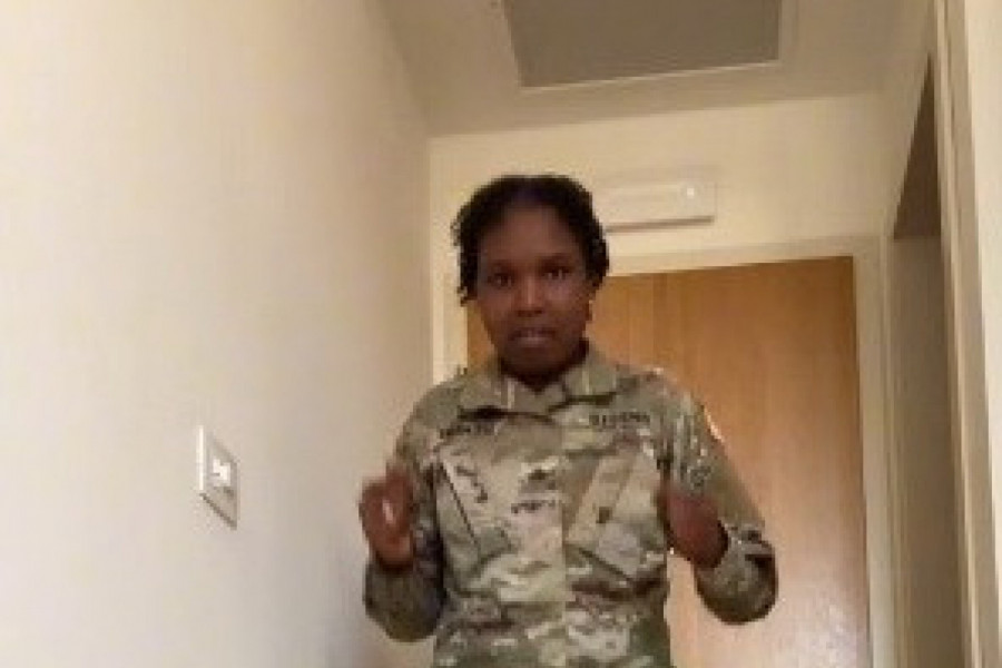 ONA JE PREKO DANA ŽENA VOJNIK, A KAD SKINE UNIFORMU NASTANE HAOS! Karolina se spremila za izlazak i napravila opštu pometnju na mrežama (VIDEO)