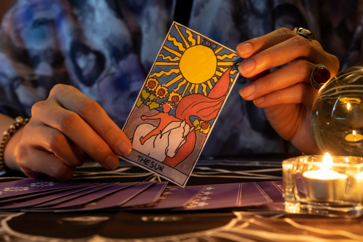 TAROT PREDVIĐANJE ZA KRAJ FEBRUARA: 4 znaka očekuje "more" promena i iznenađenja!