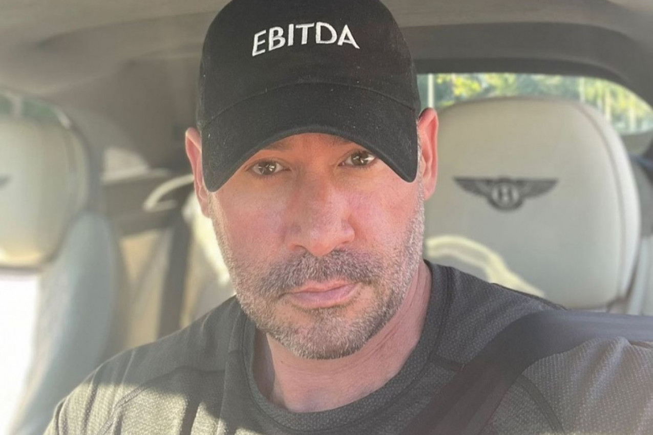 VEĆ 30 GODINA NE JEDE SAMO JEDNU NAMIRNICU: Zato u petoj deceniji ima telo mladića! (FOTO)