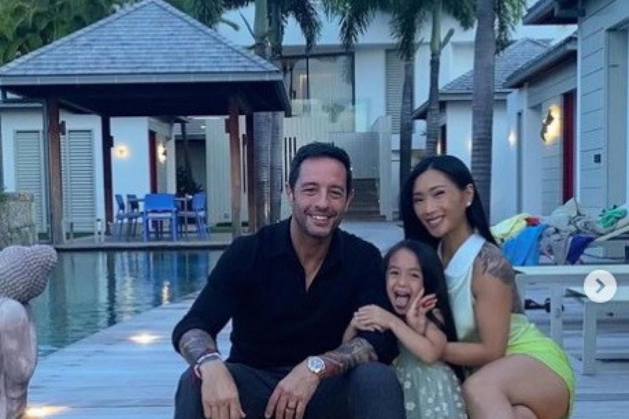 DA SU SE RANIJE SRELI ON BI BIO UHAPŠEN! Par otkrio detalje kontroverzne romanse i postao svetski poznat! (FOTO)