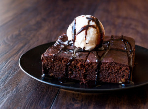 NAJSOČNIJI BRAUNI KOJI STE PROBALI: Čokoladna fantazija u kojoj ćete uživati već na prvi zalogaj (VIDEO)