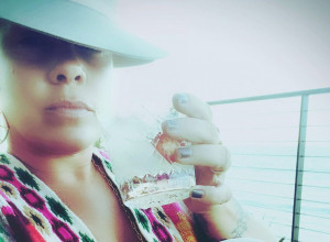 NISAM SE PRONALAZILA U ULOZI MAJKE, NIJE MI TO BIO VRHUNAC ŽIVOTA: Pevačica progovorila o porodici, usledile si burne reakcije (FOTO)