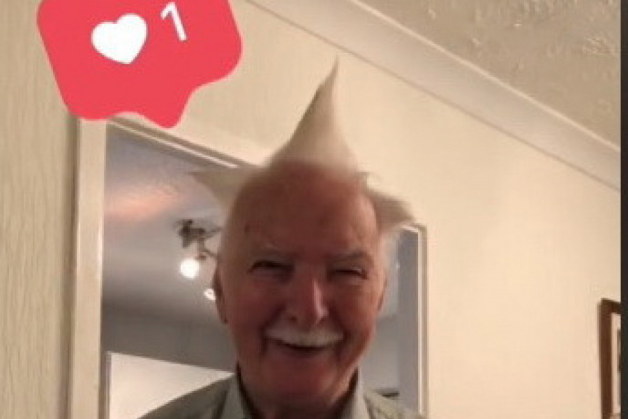 VIDEO OVOG DEKE JE NEŠTO NAJSMEŠNIJE ŠTO ĆETE VIDETI DANAS: Unuka ga je tajno snimala, ono što je radio nateraće vam suze na oči (VIDEO)