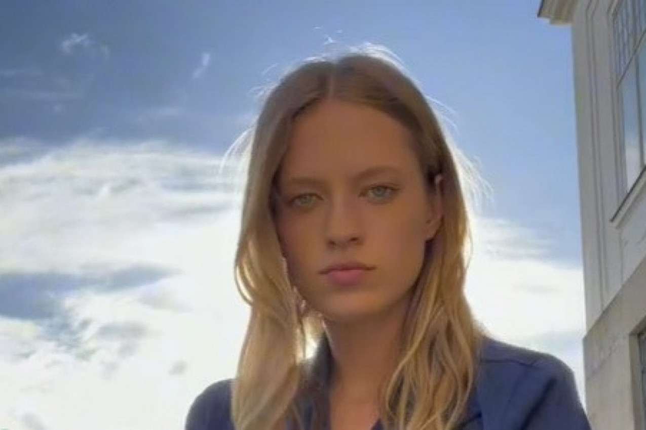 SKINULA JE BRUSHALTER ISPRED KAMERE A ONDA JE DOBILA SALVE UVREDA: Svi govore o ovom detalju (VIDEO)