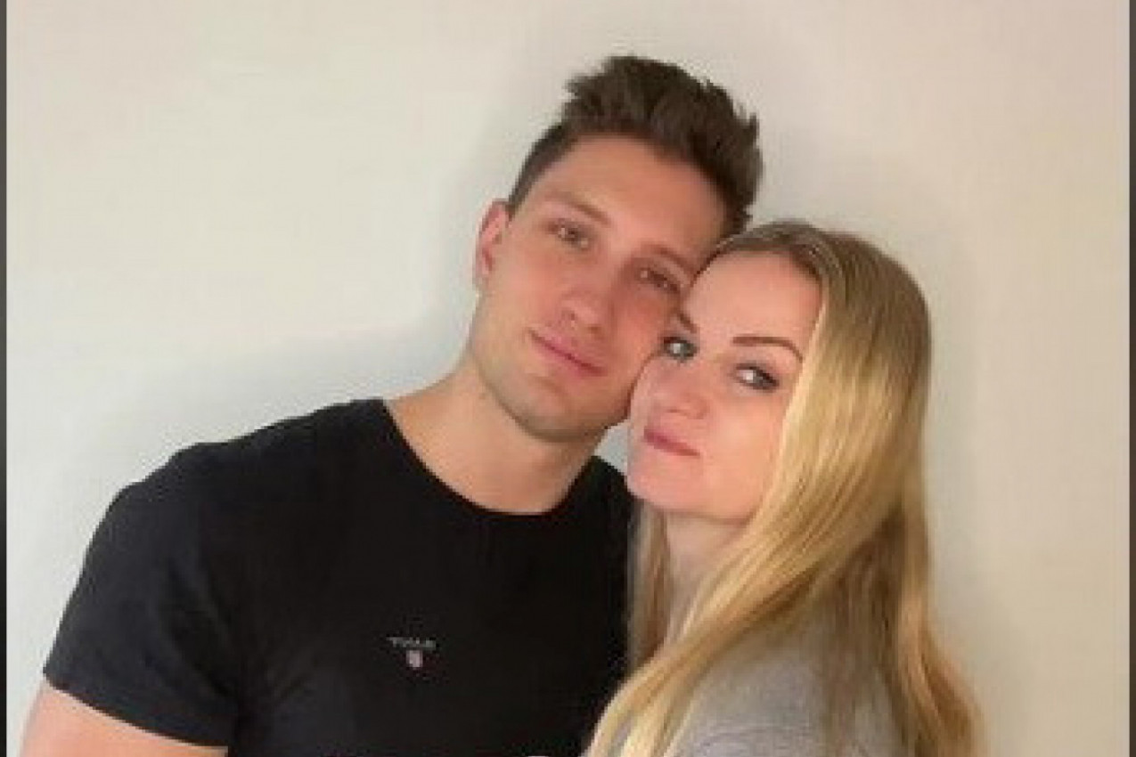 IZMEĐU NJIH JE RAZLIKA OD 18 GODINA! Šta mislite, ko je stariji?