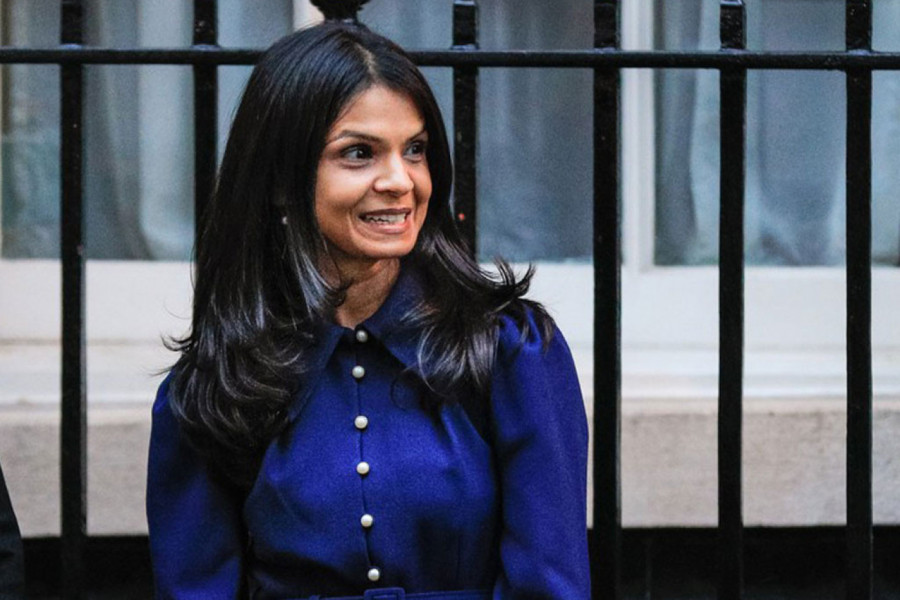 SUPRUGA BRITANSKOG PREMIJERA U KUĆNIM PAPUČAMA NA ULICI: Milionerka ruši sve predrasude, a njihova cena ostavlja bez teksta! (FOTO)