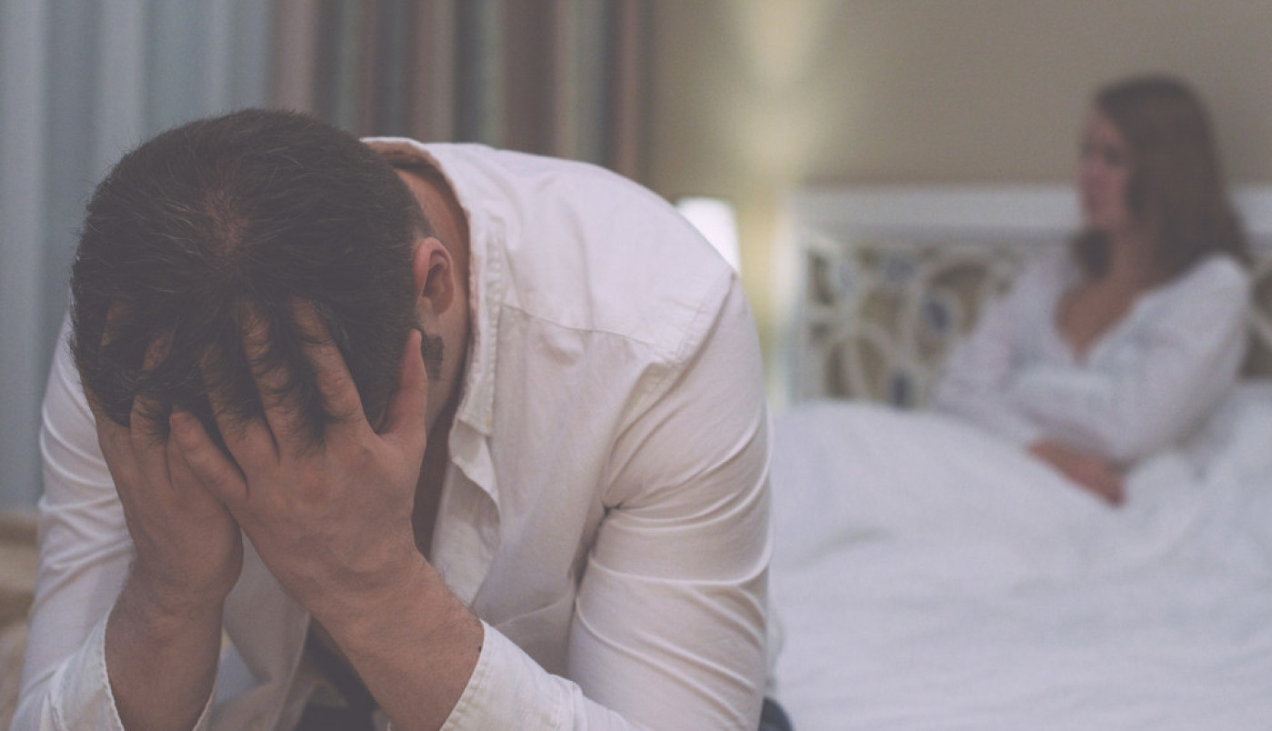 SAZNAO JE DA GA ŽENA VARA PONOVO, a onda je u njenoj torbi otkrio nešto što ga je potpuno porazilo! Nije verovao da je na to sposobna!