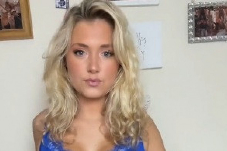 IMAM PRIRODNO OGROMNE GRUDI, A KAD MI PRIĐE NEKI DOBAR FRAJER S NJIMA SE DESI HAOS: Ova plavuša otkrila je detalje o bujnom poprsju koje je malo ko mogao da zamisli! (FOTO)