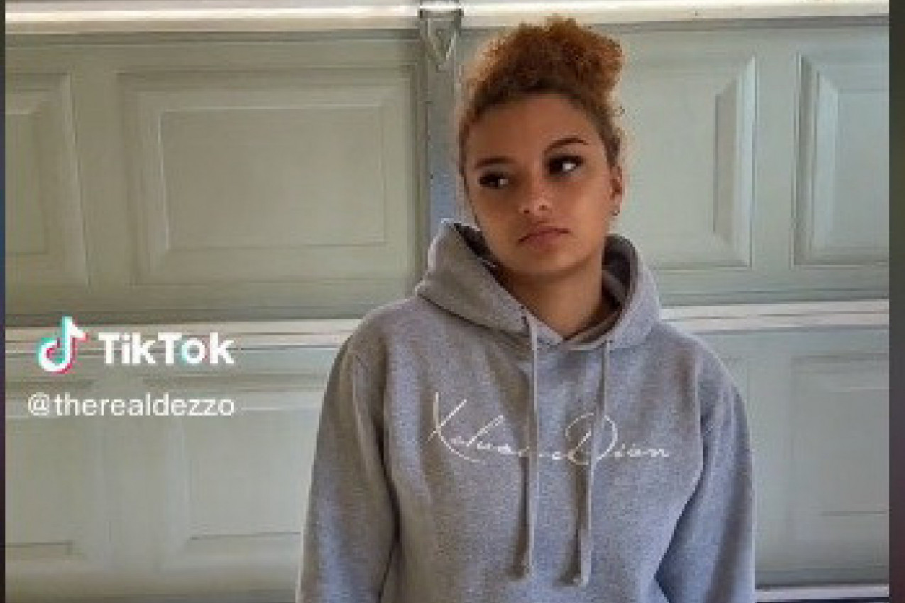 ŽELEO JE DA SVOJU NERASPOLOŽENU DEVOJKU OBRADUJE POKLONOM: Kada ju je izveo napolje, čekalo ju je čudo od 80.000 dolara, ali njena reakcija potpuno ga je slomila! (VIDEO)