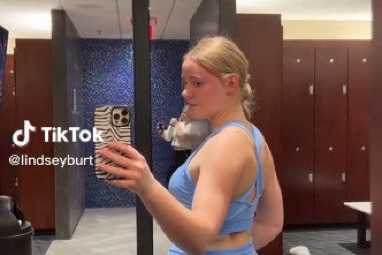 NJENA ZADNJICA SE TRANSFORMISALA ZA NEKOLIKO MESECI: Kako je ovo moguće, svi komentarišu gluteus atraktivne plavuše?! (FOTO/VIDEO)