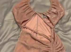 NARUČILA JE DIVNU HALJINU PREKO INTERNETA, ali ono što joj je stiglo ju je zgrozilo: Bukvalno umalo nisam povraćala! (FOTO)