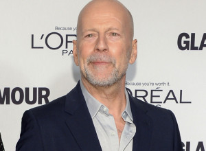 VIĐEN BRUS VILIS PRVI PUT NAKON OPAKE PROGNOZE: Fanovi u suzama zbog prizora legendarnog glumca! (FOTO)