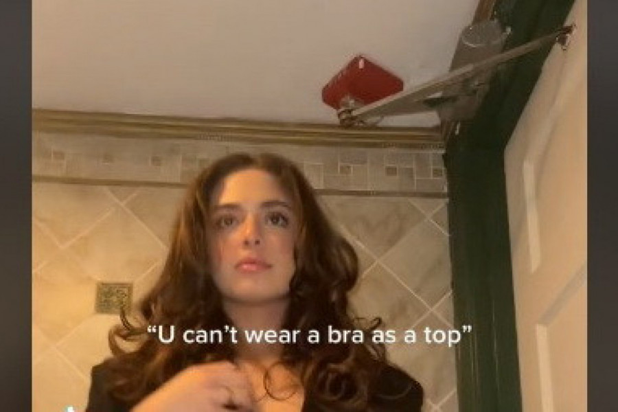 JA OVAKO NOSIM BRUSHALTER! Tiktokerka razgrnula sako, pa bradavice sakrila rukama, mnogi joj poručuju: Tako se nikad nećeš udati! (VIDEO)