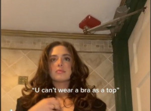 JA OVAKO NOSIM BRUSHALTER! Tiktokerka razgrnula sako, pa bradavice sakrila rukama, mnogi joj poručuju: Tako se nikad nećeš udati! (VIDEO)