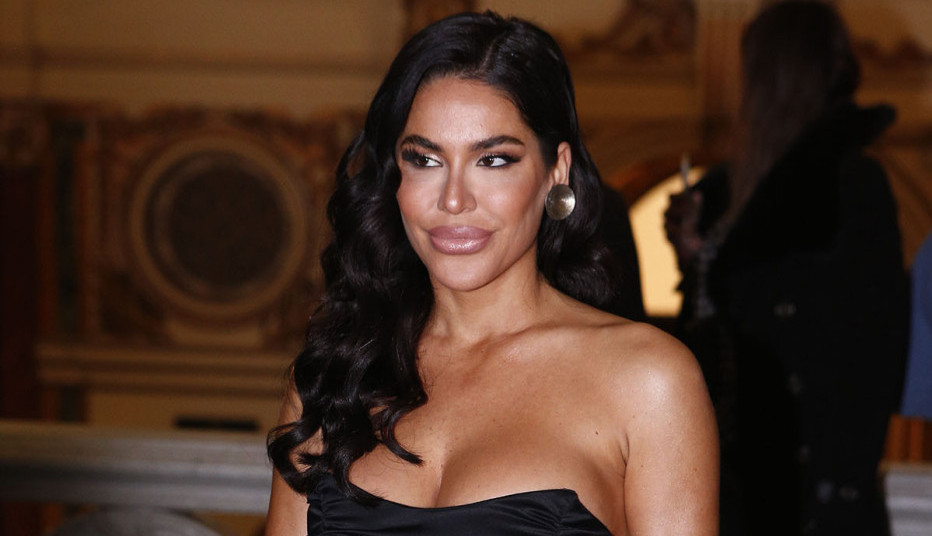 SRPSKU PEVAČICU NIKO NIJE PREPOZNAO NA ULICI: Posle scenskog nastupa prošetala bez šminke kao druga žena! (FOTO/VIDEO)