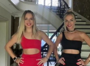 SVI IH GLEDAJU U NEVERICI: Majka i ćerka napravile pometnju, niko ne može da primeti razliku među ovim lepoticama (VIDEO)