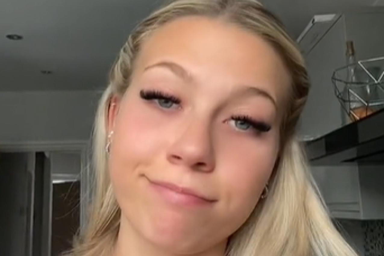 MORALA SAM DA KUPIM DUPLO VEĆI BRUSHALTER JER MI GRUDI KIPE IZ OVOG: Kejtlin grudi porasle preko noći, evo u čemu je trik ( VIDEO)