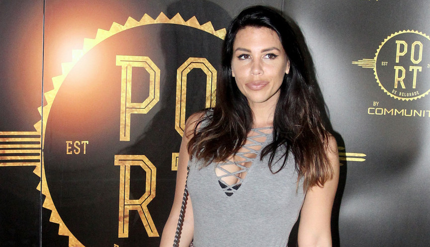 KAJO, ŠTA TI JE SA NOGAMA? Fanovi poznate pevačice zanemeli zbog njene objave na Instagramu! (FOTO/VIDEO)