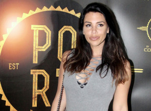 KAJO, ŠTA TI JE SA NOGAMA? Fanovi poznate pevačice zanemeli zbog njene objave na Instagramu! (FOTO/VIDEO)