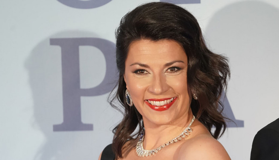 MILENA VASIĆ NIKAD IZAZOVNIJA: Niko nije disao ni treptao kad se pojavila u crnom čipkanom brushalteru i mini suknji! (FOTO)