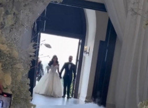 O OVOM VENČANJU BRUJI SVET: Da li je moguće da se mladoženja ovako pojavio, a tek dekoracija i specijalni efekti?! (VIDEO)